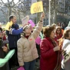 Un momento de la manifestación frente a la Subdelegación del Gobierno contra el Acceso Sur