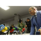La comparencia del secretario general del PP leonés, Eduardo Fernández, levantó gran expectación mediática.