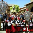 Los vecinos de Gordaliza muestran su devoción a la virgen el día de la festividad de su patrona