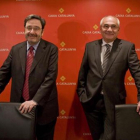 Narcís Serra (izquierda), presidente de Catalunya Caixa, y Adolf Todó, director general, en una imagen del 2009.