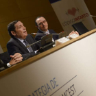 El consejero de Sanidad, junto al gerente regional de Salud y el director general de Asistencia Sanitaria, ayer, en la presentación.