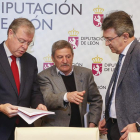 El alcalde de León, Antonio Silván, el presidente de la Diputación, Juan Martínez Majo, y el presidente de la Federación de Asociaciones del Camino de Santiago, Luis Perrino.