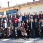 Los compañeros y ex compañeros posaron ayer con la homenajeada antes del almuerzo.