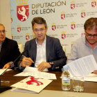 González Eguren, Martínez Majo E Iglesias firman los convenios de colaboración. MARCIANO PÉREZ