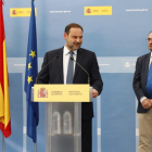 Abalos, hoy, en el acto de inauguración del tramo de la A-23 junto al presidente de Aragón Javier Lambán