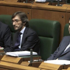 Leopondo Barreda (derecha), junto a los dirigentes populares vascos Iñaki Oyarzábal y Antonio Basagoiti, en una imagen de mayo del 2009.