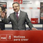 El secretario de organización del PSOE José Blanco presentó ayer el programa electoral de su partido