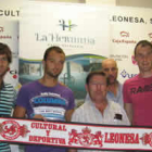 Domingo Cueto en la presentación de tres ugadores de la Cultural.