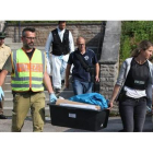 Policías se incautan de varia documentación y pruebas de un hogar para refugiados en Ansbach.