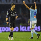 Un cabizbajo Cristiano Ronaldo se retira del campo tras caer eliminado el Real Madrid ante el Celta de Vigo en los cuartos de final de la Copa del Rey.