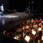 Un momento del último ensayo de la ópera ‘La casa imaginaria’, ayer en el Auditorio Ciudad de León. JESÚS F. SALVADORES