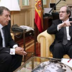 Juan José Mateos durante la reunión con el ministro de Educación, Ángel Gabilondo.