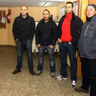 Los representantes de UGT, CC.OO. USO y la Asociación de Vigilantes encerrados en la Delegación de T