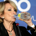 Esperanza Aguirre, durante la rueda de prensa que ofreció ayer. Emilio Naranjo