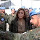 La ministra de Defensa, Dolores de Cospedal, en su visita a las tropas desplegadas en Líbano.