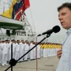 El ministro de Defensa colombiano, Juan Manuel Santos, durante la celebración de un acto castrense