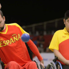 Chema Dueso lanza la pelota en el partido de ayer contra el chino Yuansen Zheng. javier regueros