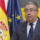 El ministro del Interior, Juan Ignacio Zoido, durante la declaración institucional tras el desarme de ETA.