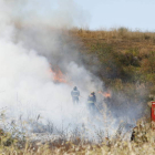 Imagen de la actuación de los bomberos en el incendio. MARCIANO