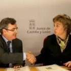 María Jesús Ruiz y Víctor Rodríguez, ayer en la firma del convenio de colaboración