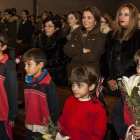 Numerosos niños acudieron ayer a la ofrenda. F. OTERO PERANDONES