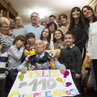 Pepino con su familia celebrando su 110 cumpleaños.
