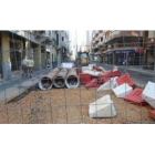 Las máquinas para la instalación del tranvía están paradas en pleno centro de la ciudad.