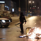 Las fuerzas de seguridad buscan en Ettadhamen, en la periferia de Túnez, a algunos participantes en las protestas, en la noche del miércoles.