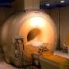 Modelo de resonancia magnética nuclear tres teslas