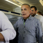 El opositor venezolano Manuel Rosales detenido al bajar del avión en Maracaibo, en octubre del 2015.