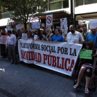 Protesta ante la sede de la Gerencia Provincial de Sacyl en contra del cierre de camas.