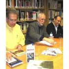 El escritor y poeta leonés, ayer en el acto de promoción de la lectura