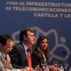 El rector Evaristo Abril, el consejero Antonio Silván y la directora general Carolina Blasco.