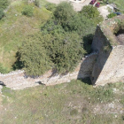 Vista áerea de la muralla del castillo de Benal hecha con drones.