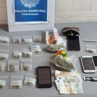 Marihuana y material intervenido por la Policía Local. DL