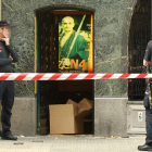La policía custodia el gimnasio de Aguilar.