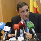 El consejero de Sanidad, Antonio María Sáez, durante la rueda de prensa de ayer. NACHO GALLEGO