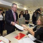 El socialista González Tovar registró una moción de censura contra el presidente de Murcia. M. GUILLÉN
