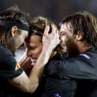 Forlán celebra el gol que dio la final con sus compañeros.