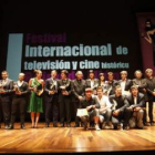 Imagen de familia de los premiados durante la gala de clausura de la edición del 2009.