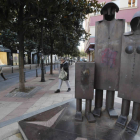 Transeúntes en el centro de León. FERNANDO OTERO PERANDONES