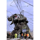 La máquina y el vagón afectados por el brutal impacto se convirtieron en un amasijo de hierros.