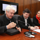 El gerente de Asprona, junto al alcalde de Ponferrada y la edil de Bienestar Social, ayer.