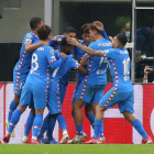 Los jugadores atléticos celebran el gol de Luis Suárez. MATTEO BAZZI
