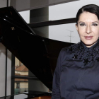 La artista Marina Abramovic, ayer, en el Real.