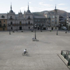 La Casa Consistorial, presidiendo la plaza del Ayuntamiento de Ponferrada.