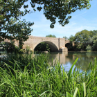 El puente de La Vizana, en Alija del Infantado, es una de las señas de identidad de la localidad que hoy acoge una romería.