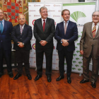 Los premiados, con las autoridades y los organizadores de los Premios a la Exportación. CAMPILLO