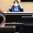 El presidente de la Junta de Castilla y León, Alfonso Fernández Mañueco, comparece en la comisión de investigación parlamentaria sobre las supuestas irregularidades en la adjudicación de licencias para la instalación de parques eólicos. NACHO GALLEGO