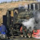 La locomotora 31 del antiguo tren minero, restaurada, tiraría del futuro tren turístico a Villablino